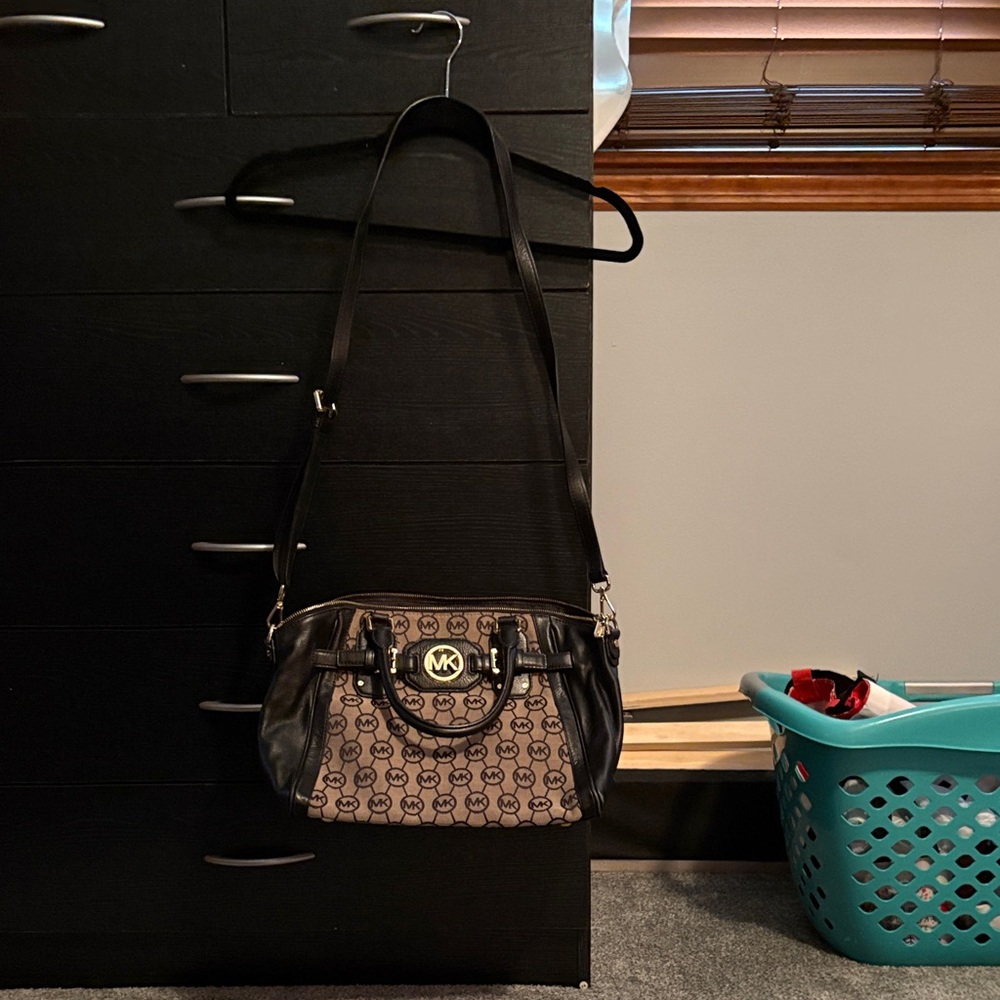 Michael Kors Signature Black and Brown Shoulder Bag